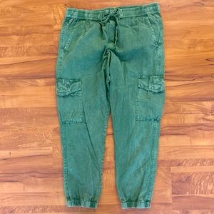 BDG olive green casual pants, large